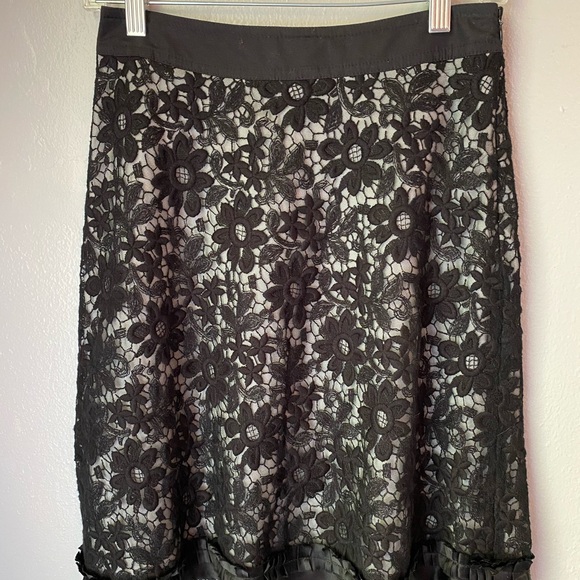Black and withe skirt - Picture 1 of 3